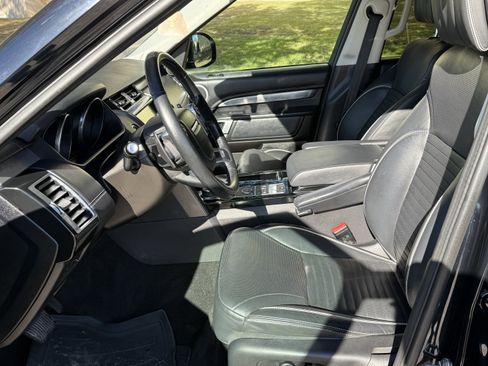 Used 2017 Land Rover Discovery First Edition image 31