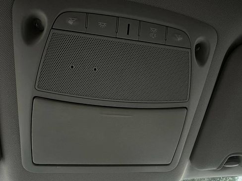 Used 2019 Nissan Rogue SV w/ Premium Package FWD image 18