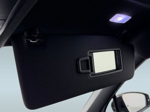 Used 2024 Volkswagen Tiguan SE R-Line image 31