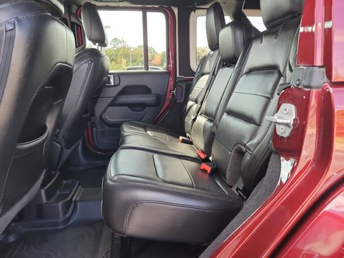 Used 2021 Jeep Wrangler Unlimited Sahara image 11