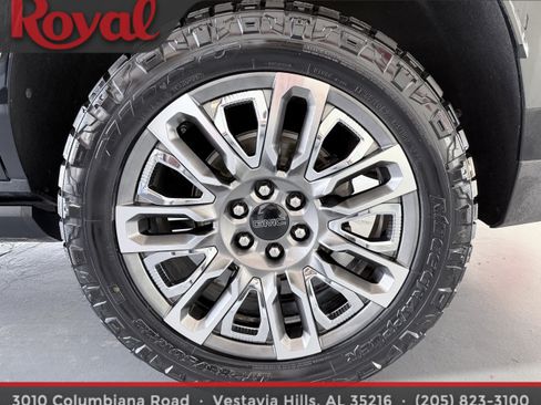 Used 2023 GMC Yukon Denali Ultimate AWD/4WD image 8