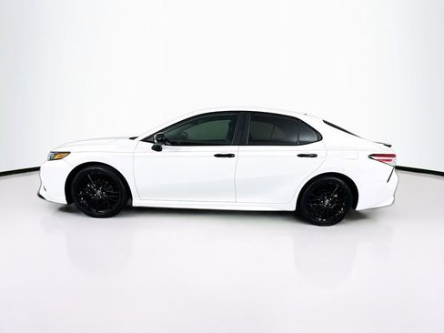 Used 2020 Toyota Camry SE FWD image 6
