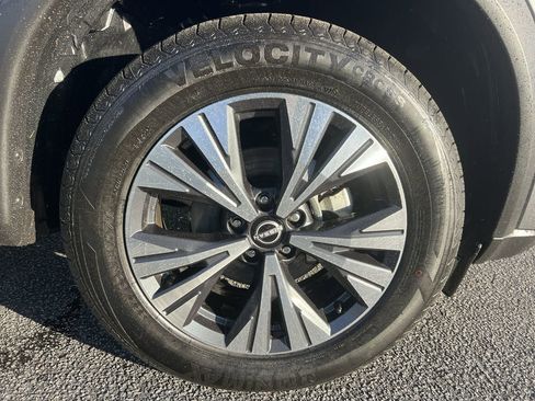 Used 2023 Nissan Rogue SV image 13