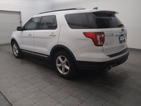 Used 2019 Ford Explorer XLT image 3