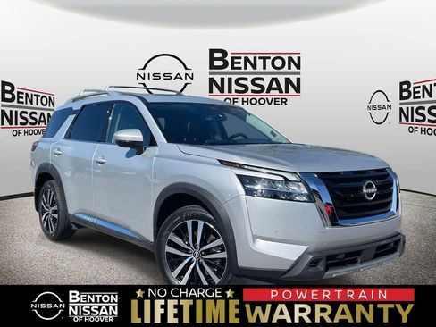 Used 2024 Nissan Pathfinder Platinum image 1