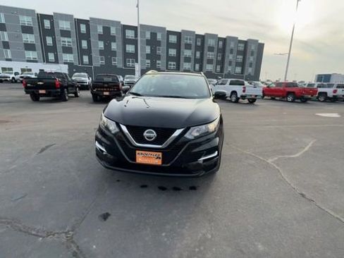 Used 2022 Nissan Rogue Sport SL image 3