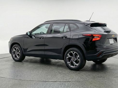 Used 2025 Chevrolet Trax LT image 6