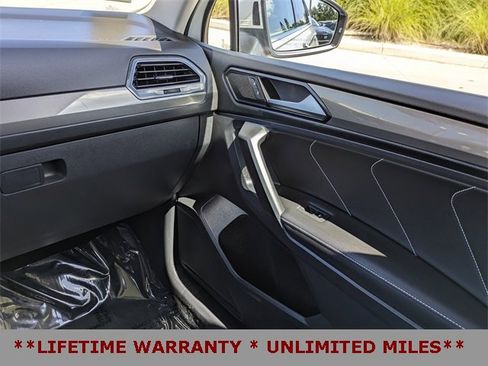 Used 2023 Volkswagen Tiguan SE image 18