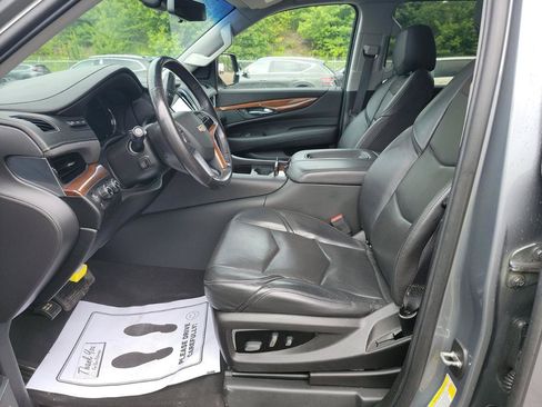 Used 2019 Cadillac Escalade ESV Luxury AWD/4WD image 8