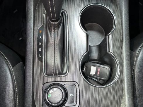 Used 2019 GMC Acadia SLT w/ LPO, Floor Liner Package FWD image 20