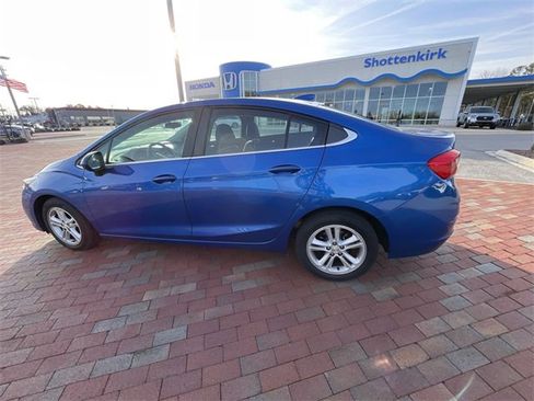 Used 2017 Chevrolet Cruze LT image 13