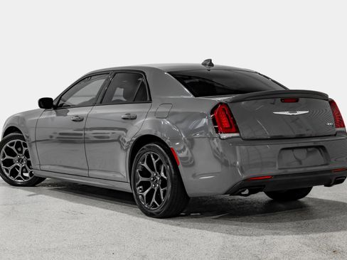 Used 2017 Chrysler 300 S w/ S Model Appearance Package RWD image 8