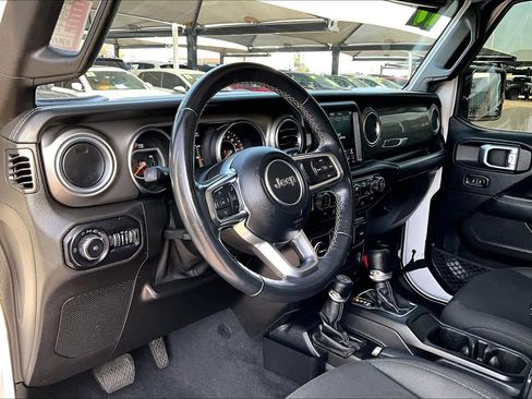 Used 2019 Jeep Wrangler Unlimited Sahara w/ Uconnect 4C Nav & Sound Group image 15