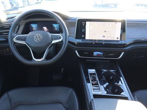 Used 2024 Volkswagen Atlas SEL image 12