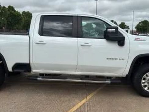 Used 2024 Chevrolet Silverado 2500 LT AWD/4WD image 12