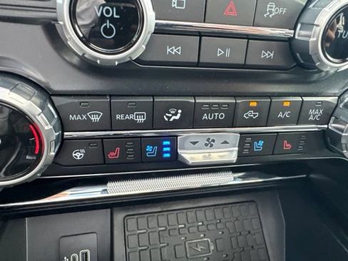Used 2025 Ford F150 Raptor AWD/4WD image 39
