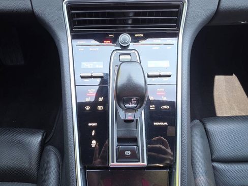 Used 2018 Porsche Panamera 4 AWD/4WD image 36