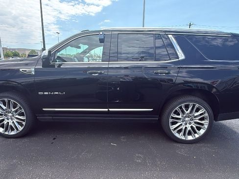 Used 2025 GMC Yukon Denali w/ Sun & Power Step Package AWD/4WD image 4