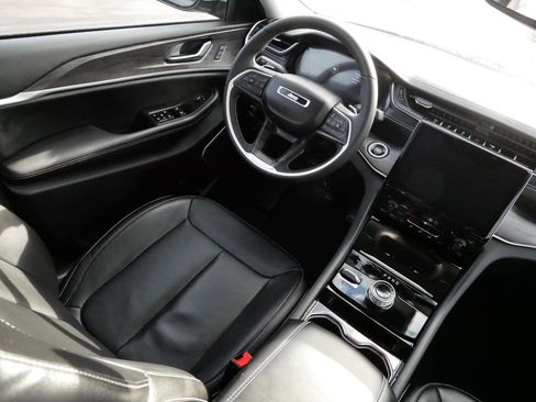 Used 2023 Jeep Grand Cherokee L Limited image 9