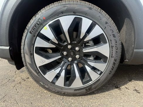 New 2026 Ford Explorer Platinum AWD/4WD image 9