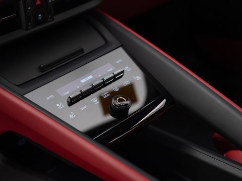 Certified 2025 Porsche Macan Electric RWD image 27