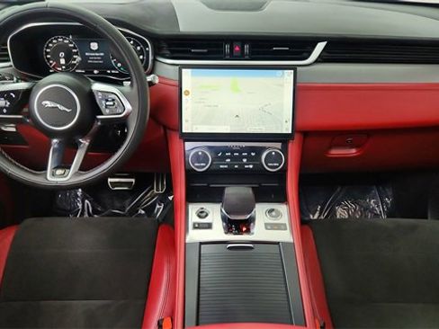 Used 2022 Jaguar F-PACE SVR image 36