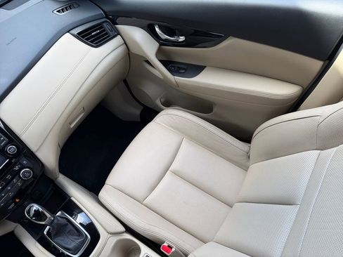 Used 2017 Nissan Rogue SL image 24