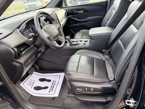 Used 2023 Chevrolet Traverse RS image 13