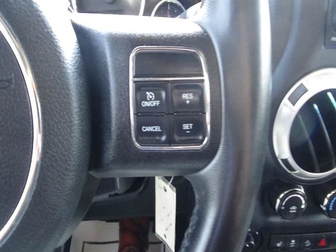 Used 2018 Jeep Wrangler Unlimited Rubicon w/ Cold Weather Group AWD/4WD image 17