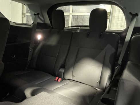 Used 2021 Ford Explorer XLT image 31