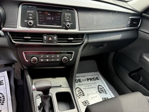 Used 2017 Kia Optima LX FWD image 25