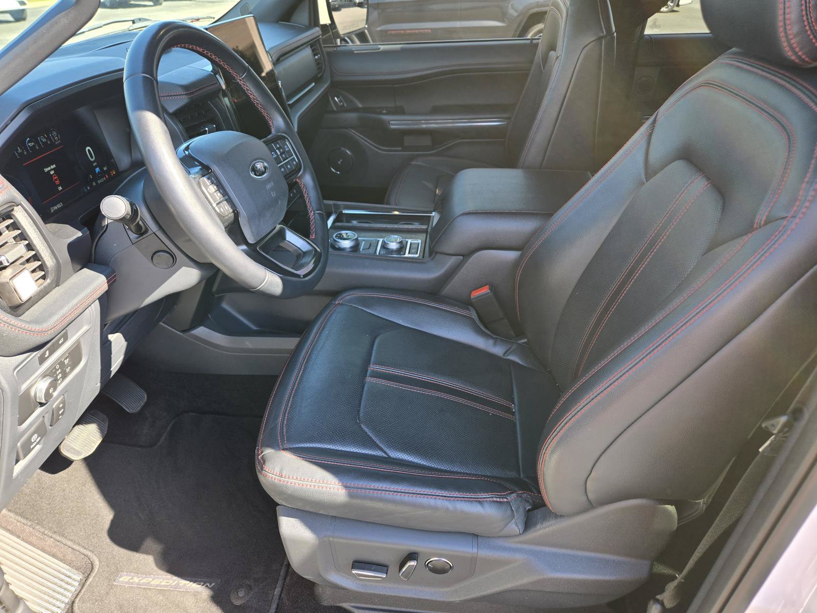 Used 2022 Ford Expedition Limited AWD/4WD image 16