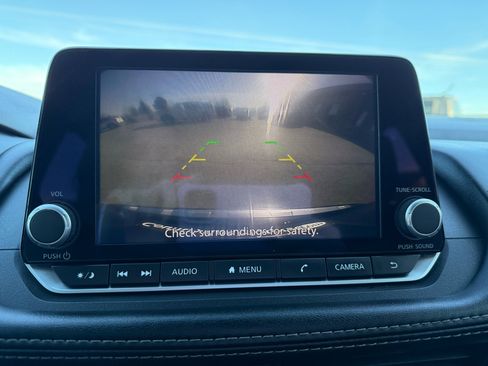 Used 2023 Nissan Rogue SV w/ SV Premium B Package image 32