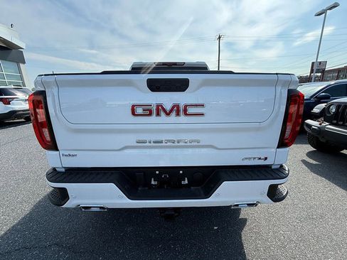 Used 2025 GMC Sierra 1500 AT4 w/ Technology Package AWD/4WD image 4