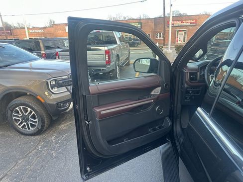 Used 2024 Ford Expedition Limited AWD/4WD image 14