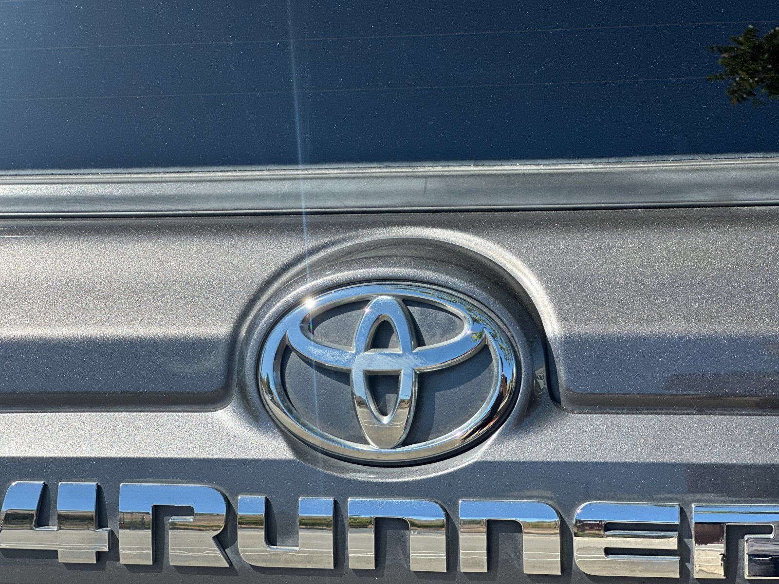 Used 2018 Toyota 4Runner SR5 AWD/4WD image 24