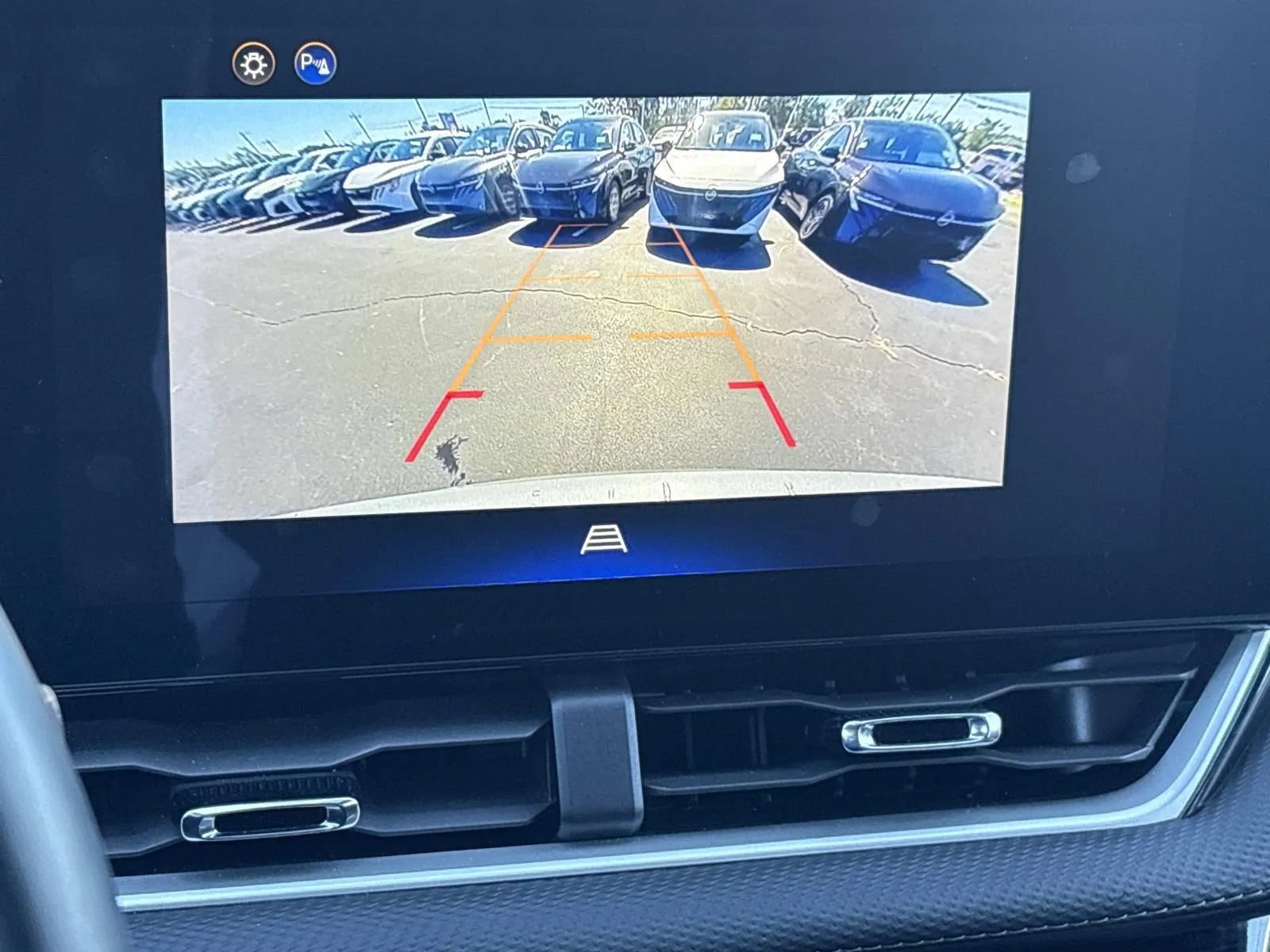 Used 2025 Chevrolet Equinox LT FWD image 28