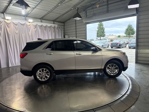 Used 2020 Chevrolet Equinox LT FWD image 4
