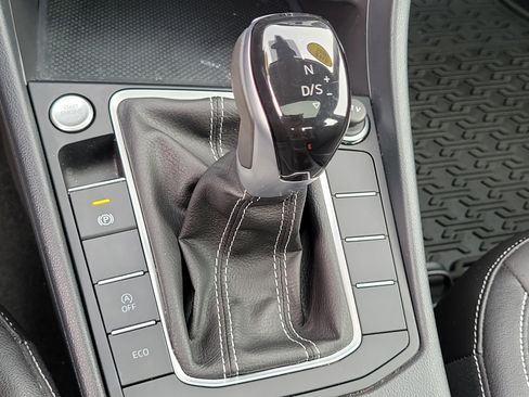 Used 2023 Volkswagen Jetta SE w/ Panoramic Sunroof Package FWD image 38