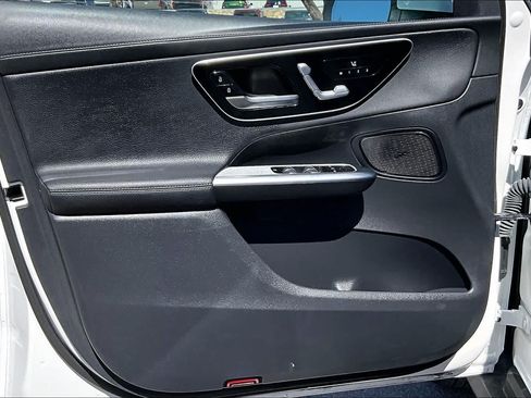 Used 2024 Mercedes-Benz GLC 300 image 21
