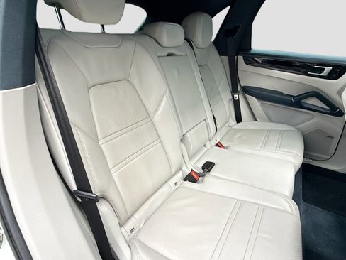 Used 2019 Porsche Cayenne S image 29