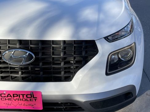 Used 2025 Hyundai Venue SE image 7