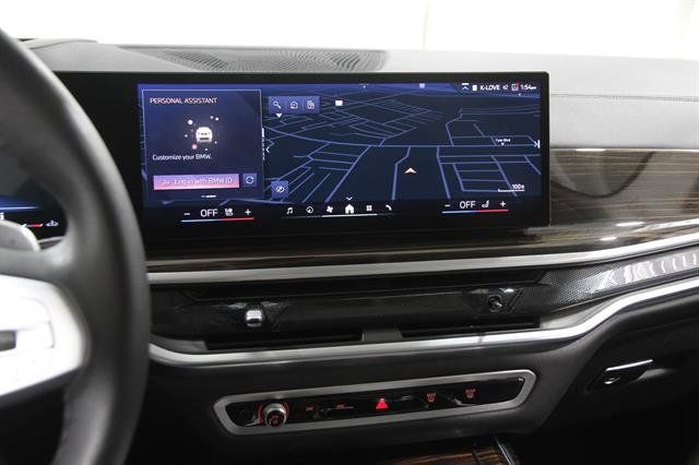 Used 2026 BMW X7 xDrive40i AWD/4WD image 9