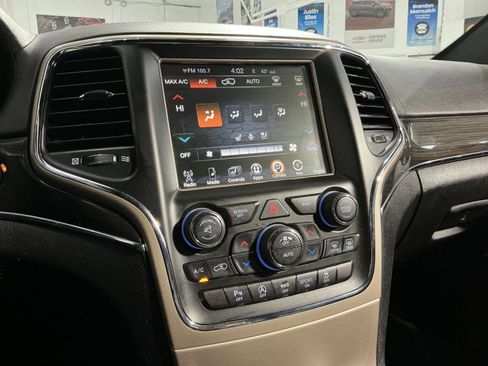 Used 2017 Jeep Grand Cherokee Overland image 27