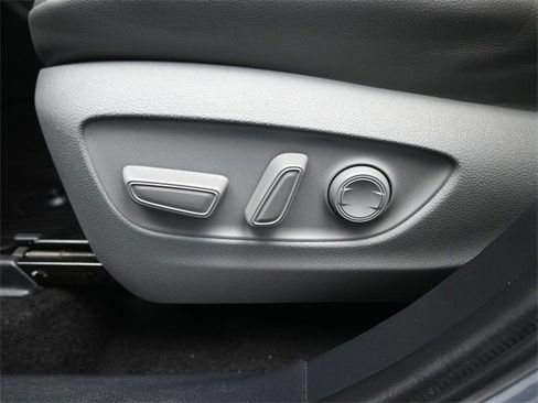 Used 2021 Toyota Highlander XLE image 7