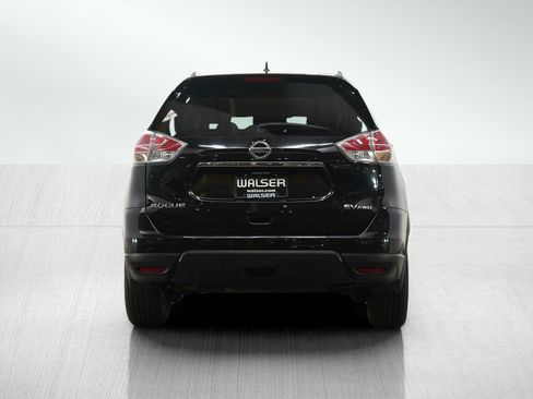 Used 2016 Nissan Rogue SV w/ SV Premium Package AWD/4WD image 4