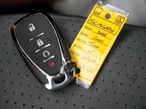 Used 2025 Chevrolet Trax LT FWD image 35