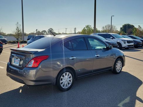 Used 2017 Nissan Versa SV image 5