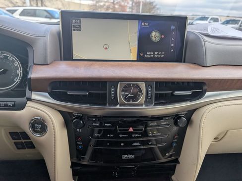 Used 2018 Lexus LX 570 4WD image 45