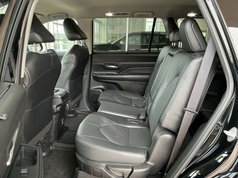Used 2024 Toyota Grand Highlander XLE image 18